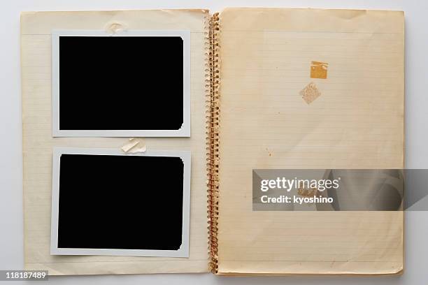 old spiral notebook with two blank polaroid on white background - notebook paper texture stockfoto's en -beelden