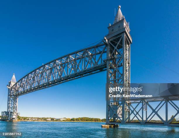 pont de chemin de fer de canal de cape cod - cape cod canal railroad bridge photos et images de collection