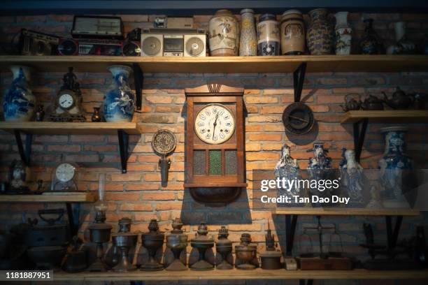 asian fine art antiques display - old clock stock-fotos und bilder