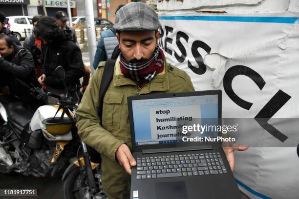 Kashmiri journalists protest against the continous internet blockade for 100th day out Kashmir press club , Srinagar, Indian Administered Kashmir on...