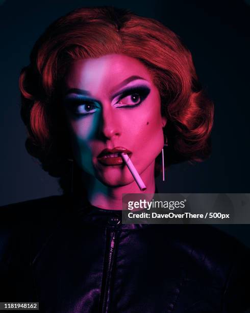 drag queen portrait - crossdresser fotografías e imágenes de stock