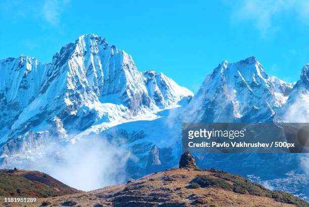 peaks of mountains, covered by snow - kangchenjunga stock-fotos und bilder