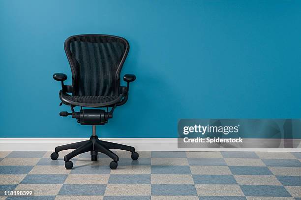 silla de oficina - silla de oficina fotografías e imágenes de stock