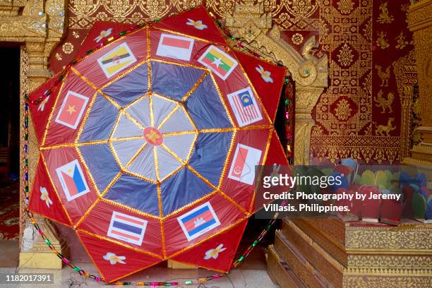 paper lantern, luang prabang festival of lights - association of southeast asian nations photos et images de collection