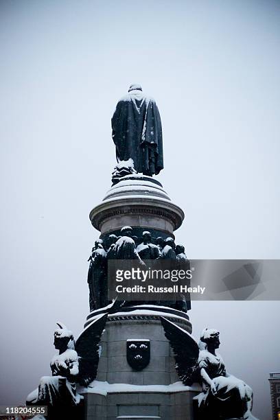 o'connell statue - dublin statue stock pictures, royalty-free photos & images