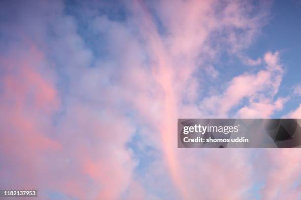 cloudscape at sunset - rose colored 個照片及圖片檔