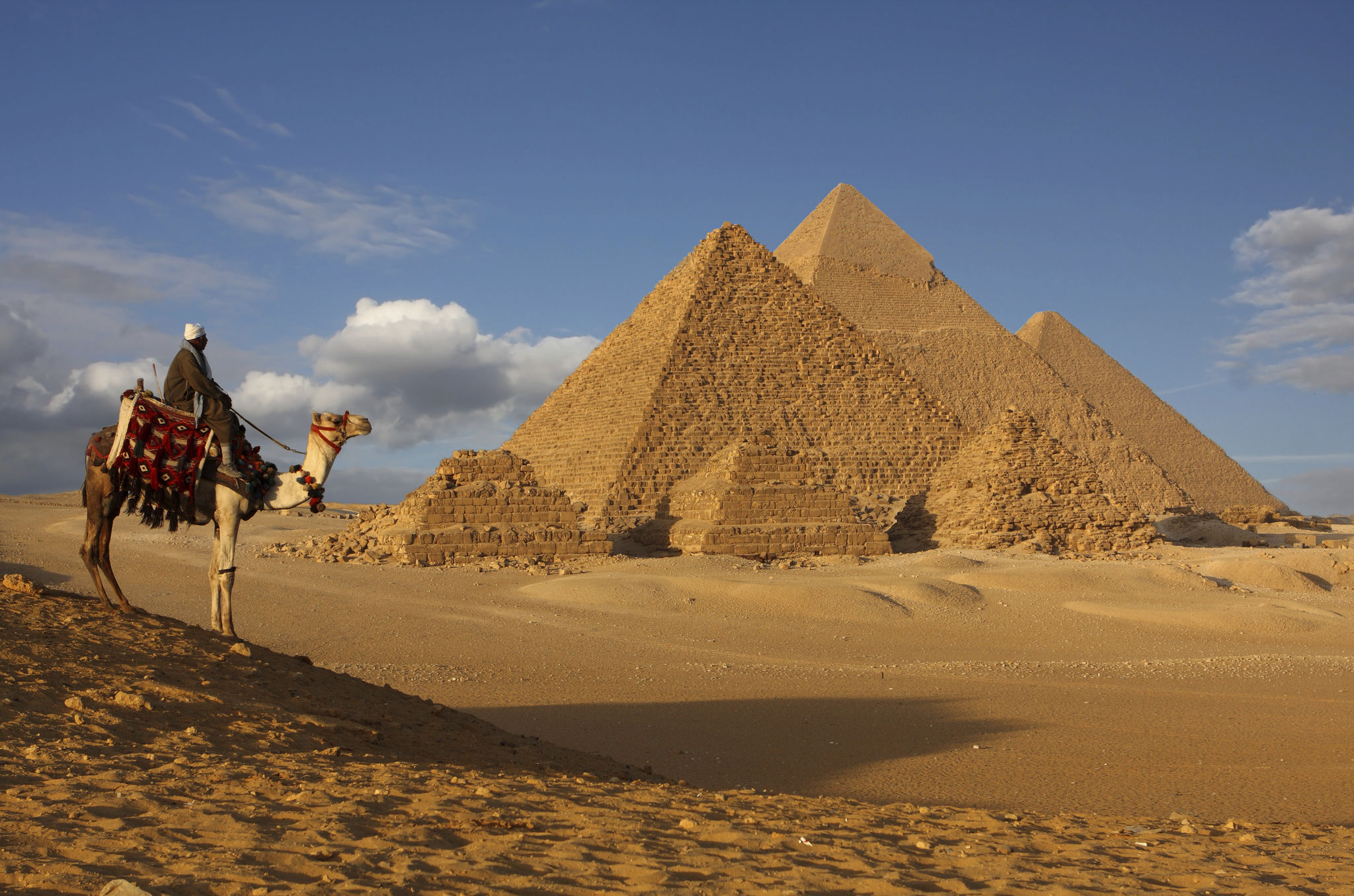 menkaure pyramid