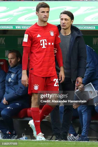 Thomas Mueller of Bayern Muenchen and head coach Niko Kovac during his substitution the Bundesliga match between FC Augsburg and FC Bayern Muenchen...