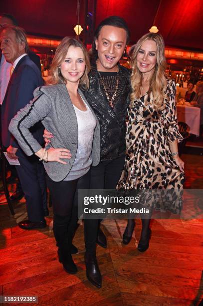 Tina Ruland, Julian F. M. Stoeckel and Xenia Seeberg attend the "Palazzo" gala premiere at Palazzo-Spiegelpalast on November 13, 2019 in Berlin,...