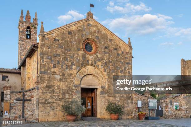 santa maria church in monteriggioni, italy - monteriggioni stock pictures, royalty-free photos & images