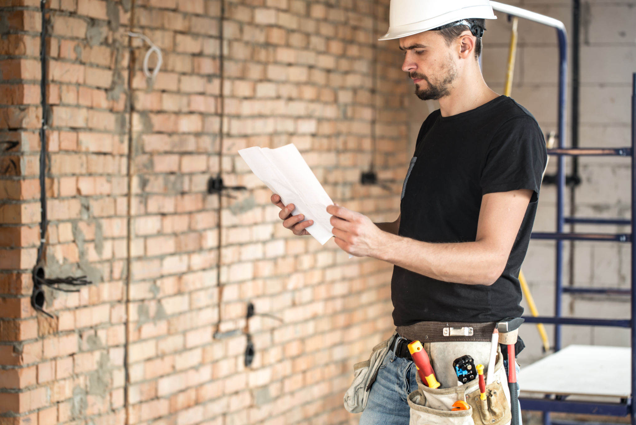 handyman reviewing plans