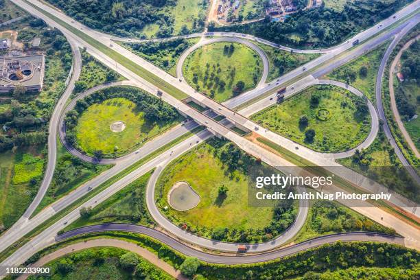 clover-leaf junction on nice road, bangalore - motorway stock pictures, royalty-free photos & images