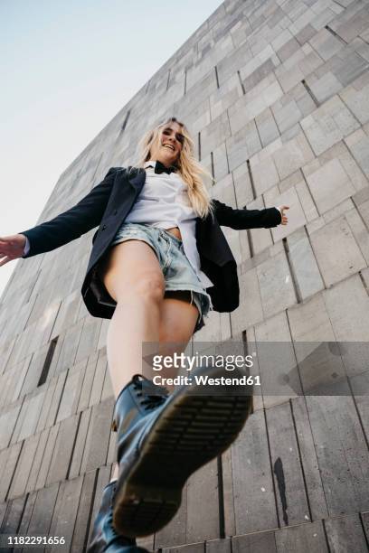young woman balancing on one leg, museumsquartier, vienna, austria - view from below fotografías e imágenes de stock