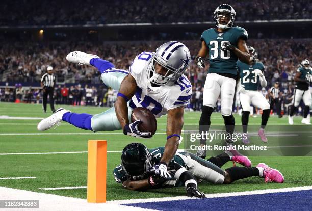 Tavon Austin of the Dallas Cowboys scores a 20-yard rushing touchdown during the first quarter against the Philadelphia Eagles in the game at AT&T...