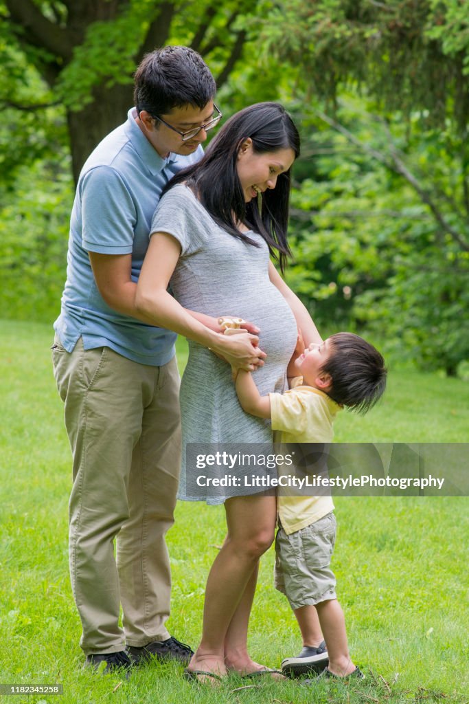 Expecting Family High-Res Stock Photo - Getty Images