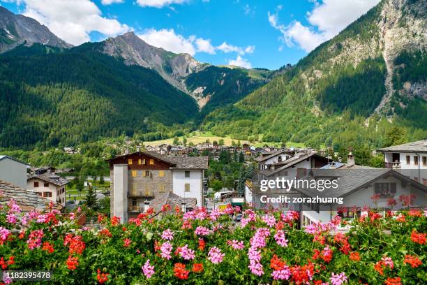 chamonix and mont blanc mountain range at sunny day, france - chamonix stock pictures, royalty-free photos & images