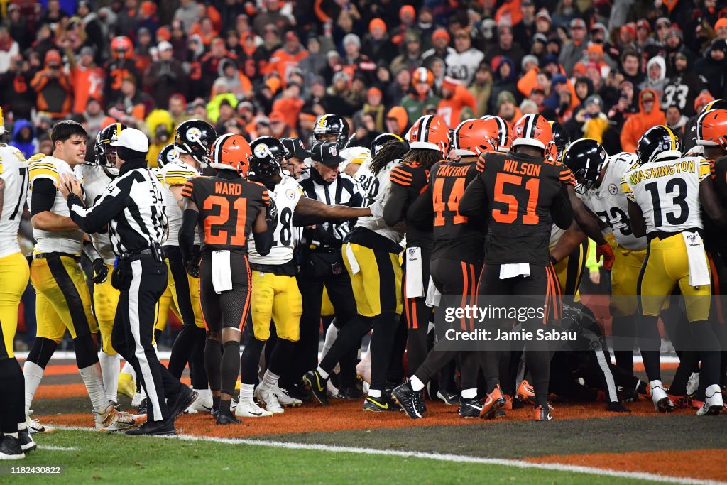 Pittsburgh Steelers v Cleveland Browns