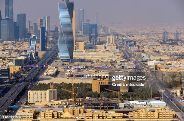 ministry of municipal and rural affairs and al majdoul twisted tower, king fahd road, riyadh, saudi arabia - riyadh tower stock pictures, royalty-free photos & images