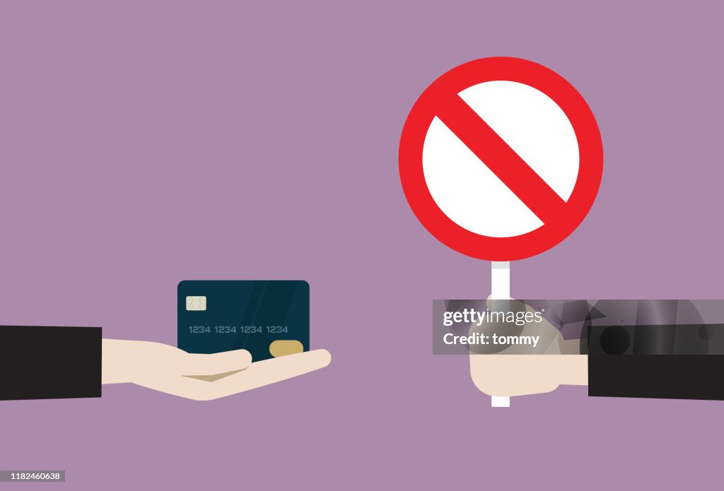 ビジネスマンはクレジットカードに禁止サインを表示します