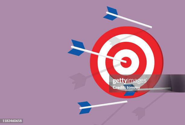 ziel und pfeile - archery stock-grafiken, -clipart, -cartoons und -symbole