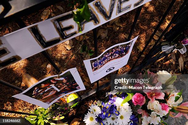 Macon, Georgia, : The fence in front of Lauren Giddings' apartment at 1058 Georgia Ave. Has been memorialized by her friends and others even as Macon...