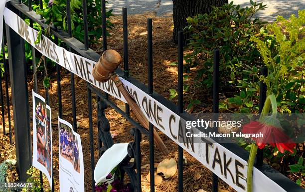 Macon, Georgia, : The fence in front of Lauren Giddings' apartment at 1058 Georgia Ave. Has been memorialized by her friends and others even as Macon...