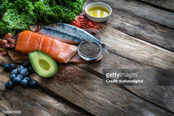 gesunde ernährung: auswahl antioxidativer nahrungsgruppe, die reich an omega-3 ist - omega 3 stock-fotos und bilder