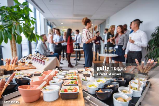 savory and sweet gourmet food à corporate office party - soirée de lancement photos et images de collection
