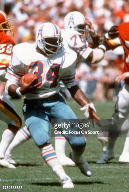 Running back Earl Campbell of the Houston Oilers carries the ball against the Washington Redskins during an NFL game September 2, 1979 at RFK Stadium...
