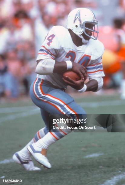 Running back Earl Campbell of the Houston Oilers carries the ball during an NFL game circa 1980. Campbell played for the Oilers from 1978-84.