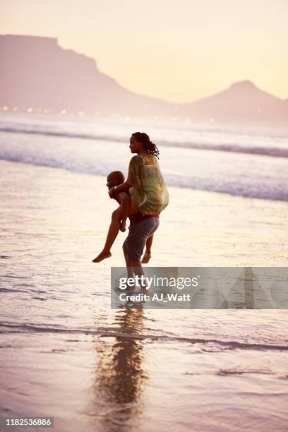 praia é onde fazemos mais diversão - most handsome black men - fotografias e filmes do acervo