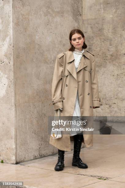 Digital influencer Reese Blutstein wears a Burberry trench coat, Mugler dress, J.W Anderson bag and Ann Demeulemeester boots on September 25, 2019 in...