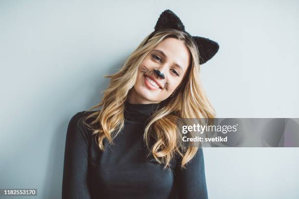 retrato de halloween - disfraz fotografías e imágenes de stock