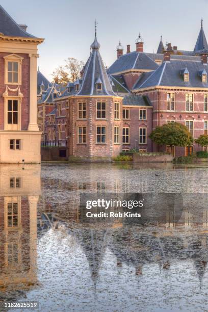 binnenhof and het torentje reflected in the court pond ( hofvijver ) - courtyard stock pictures, royalty-free photos & images