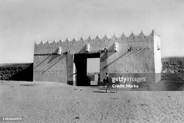 Arabia, al kuwait, a door to the village, 1954.