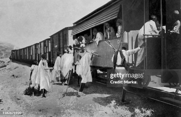 Africa, Eritrean ascari civil and hop on the train, 1900-10.