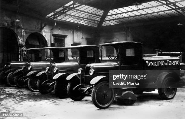 National exposure, motor sweepers, turin, piemonte, italy 1910-20.