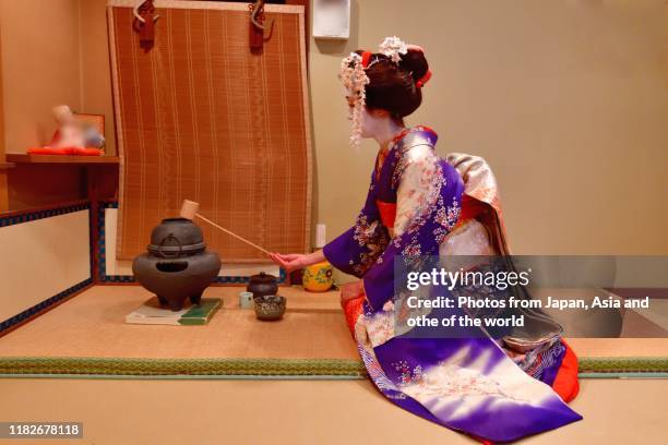 japanese woman in maiko's costume practicing tea ceremony at tea house, kyoto - やかん　日本 ストックフォトと画像