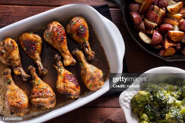 chicken legs - hühnchenunterschenkel stock-fotos und bilder