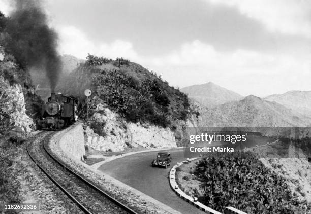 Africa, eritrea, road and rail asmara - Massawa, 1900-10.