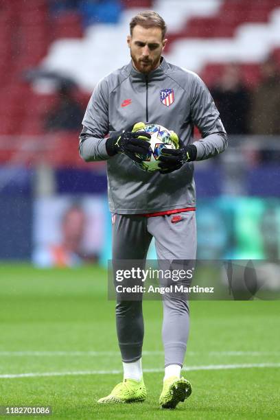 Jan Oblak of Atletico Madrid warms up prior to the UEFA Champions League group D match between Atletico Madrid and Bayer Leverkusen at Wanda...