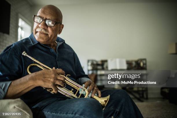 portrait of senior man with trumpet - tromba foto e immagini stock