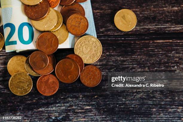 euro coins on twenty euro note - twenty euro note stock-fotos und bilder