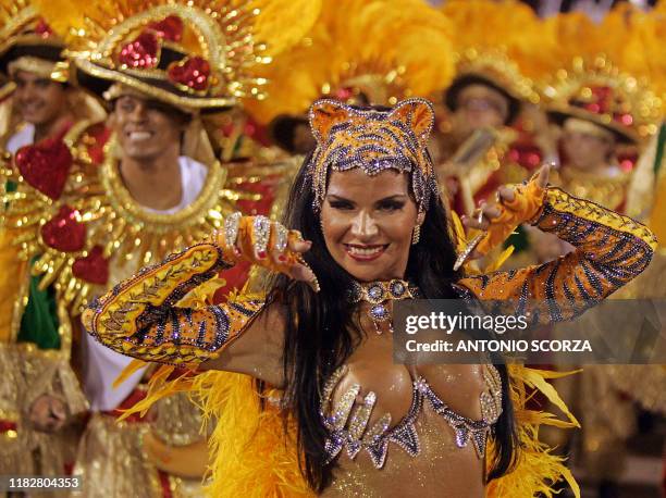 Elaine Ribeiro, Queen of the Drums of the Porto da Pedra samba school, performs ahead of the musicians 27 February, 2006 during the second night of...