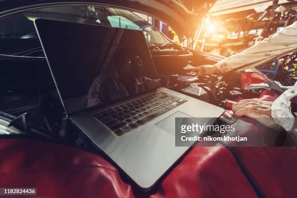 professional car mechanic working in auto repair service. - car review foto e immagini stock