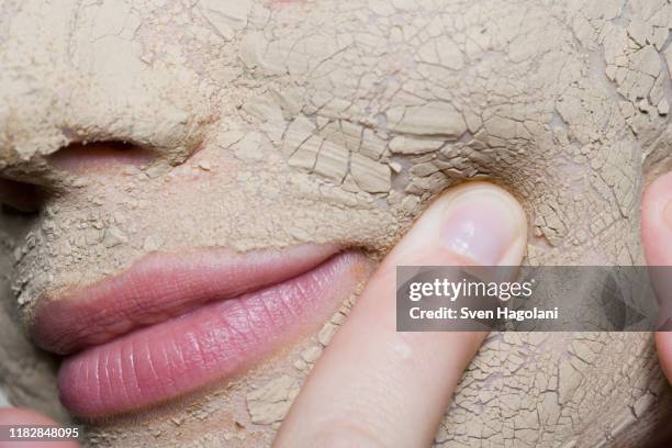 close-up of face wearing face mask - dry fotografías e imágenes de stock