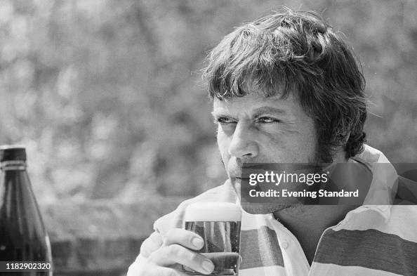 980 Oliver Reed Photos & High Res Pictures - Getty Images
