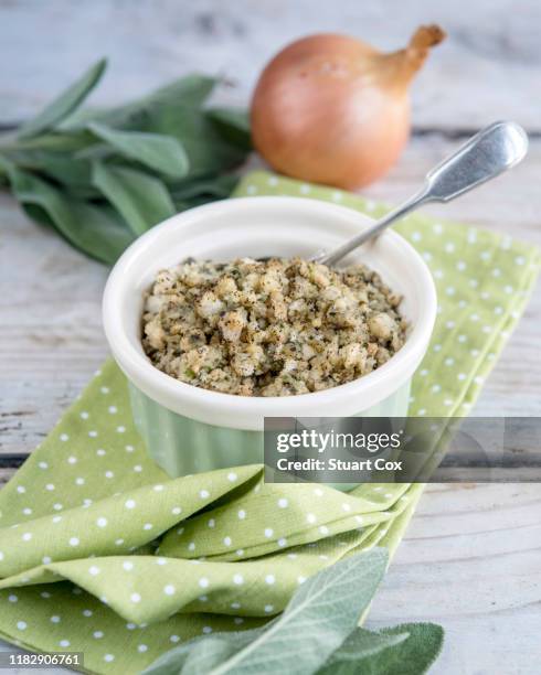 sage and onion stuffing - salie stockfoto's en -beelden