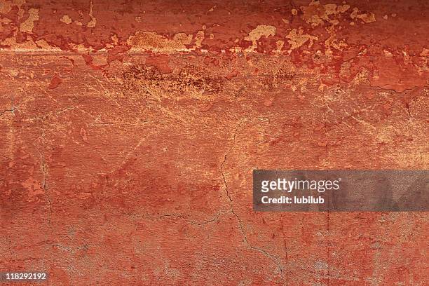 古いレディッシュ grungy 壁の質感による亀裂(xxxl - テラコッタ ストックフォトと画像