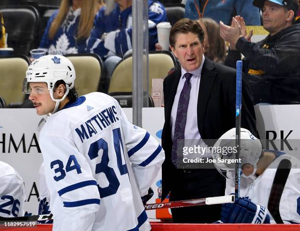 Head coach Mike Babcock of the Toronto Maple Leafs looks on against the Pittsburgh Penguins at PPG PAINTS Arena on November 16, 2019 in Pittsburgh,...